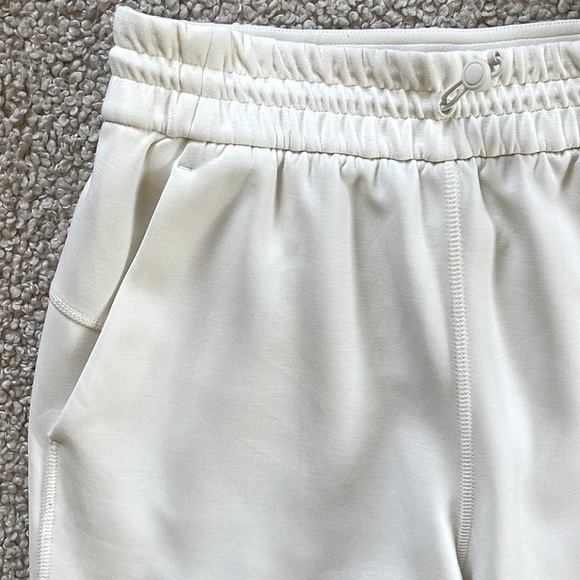 LULULEMON Softstreme High-Rise Cropped Pant Size 2 - Picture 6 of 13